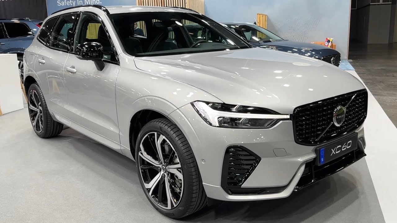 فولفو XC90 موديل 2023 وصلت السعودية .. كم سعر أرخص سيارة عائلية كبيرة 7 ركاب تنافس شيفروليه كابتيفا و تويوتا فورتشنر