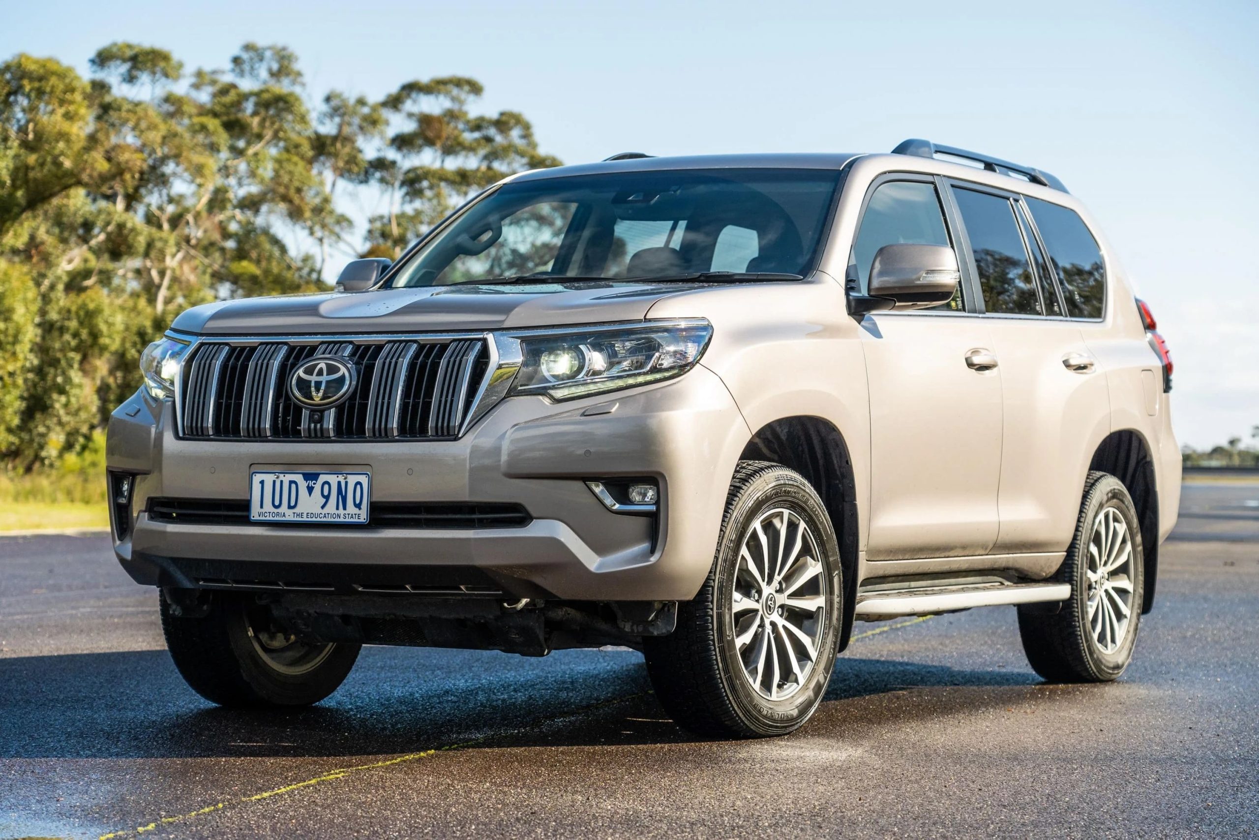 بعد الخصم .. سعر سيارة تويوتا برادو toyota prado 2023 من عبداللطيف جميل في السعودية