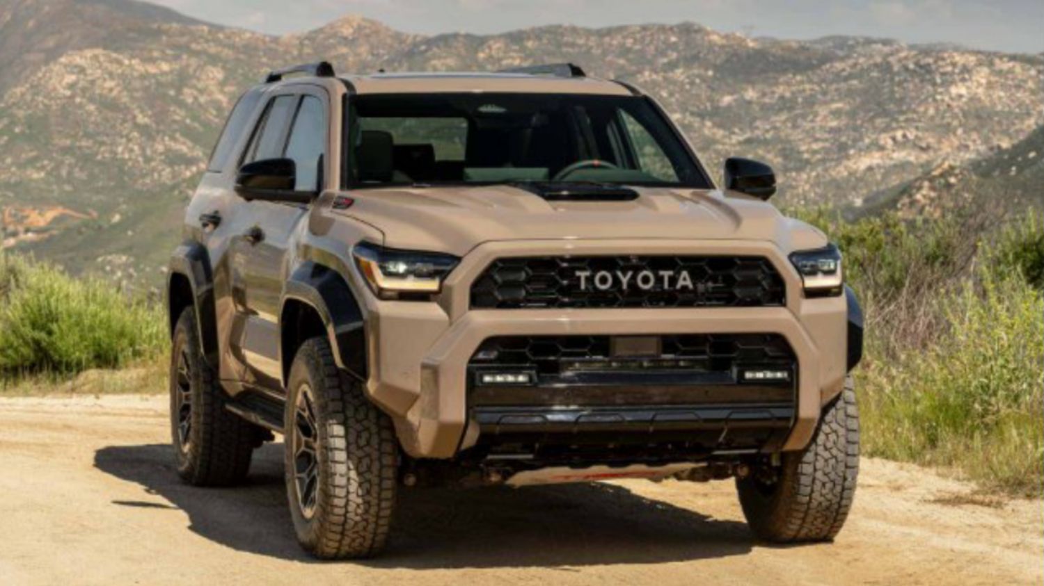 ماذا قدمت سيارة تويوتا 4 RUNNER في السعودية لتكون الأولى عالميا ولتحطم مرسيدس و نيسان .. وكم سعرها؟